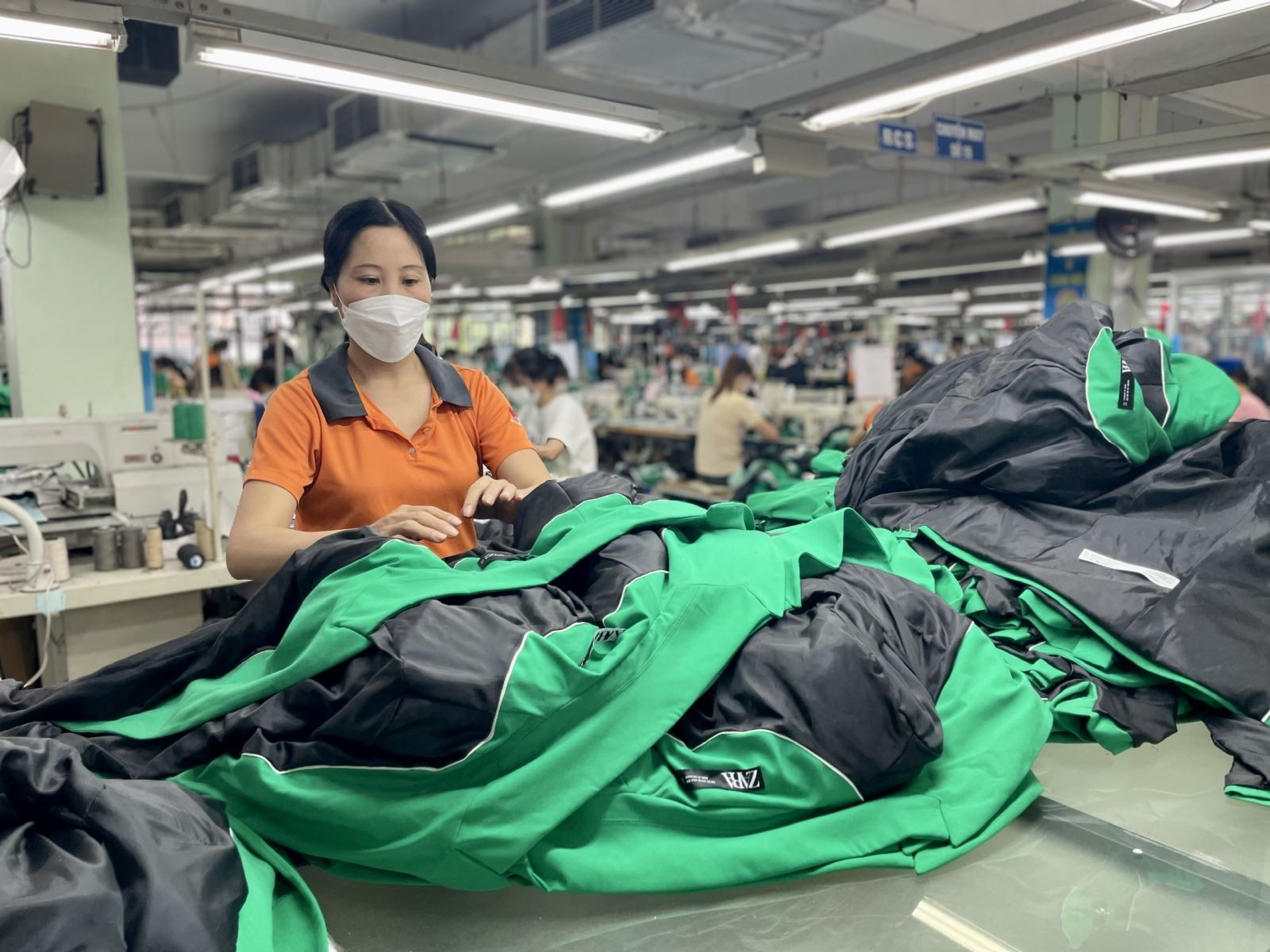 Thách thức bủa vây công cuộc 'xanh hoá' ngành dệt may, da giày