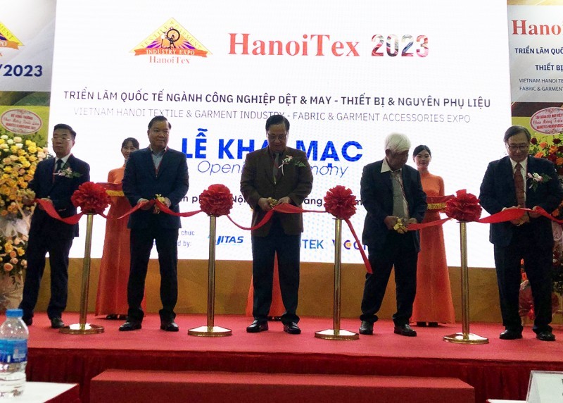 Triển lãm HanoiTex&HanoiFabric 2023: Nền tảng cho ngành dệt may tìm nguồn cung ứng thiết bị, nguyên phụ liệu