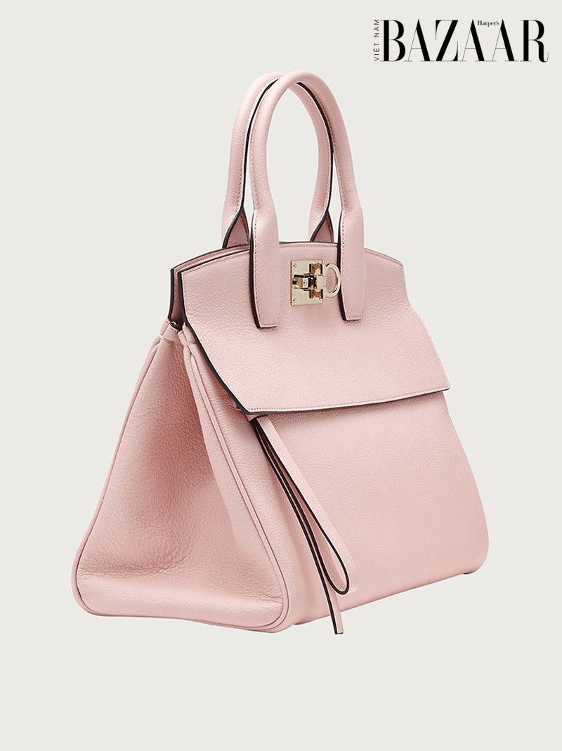 TÚI XÁCH STUDIO BAG TÔN VINH NHỮNG DI SẢN VƯỢT THỜI GIAN CỦA SALVATORE FERRAGAMO