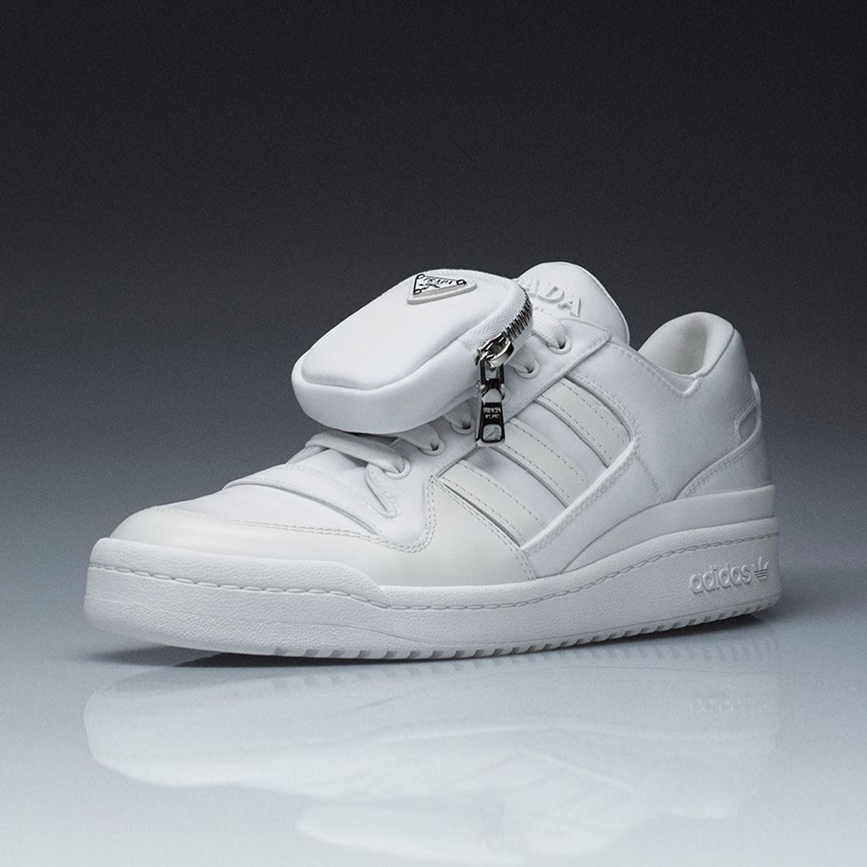 PRADA VÀ ADIDAS BẮT TAY, THIẾT KẾ GIÀY THỂ THAO BẰNG CHẤT LIỆU TÁI CHẾ RE-NYLON