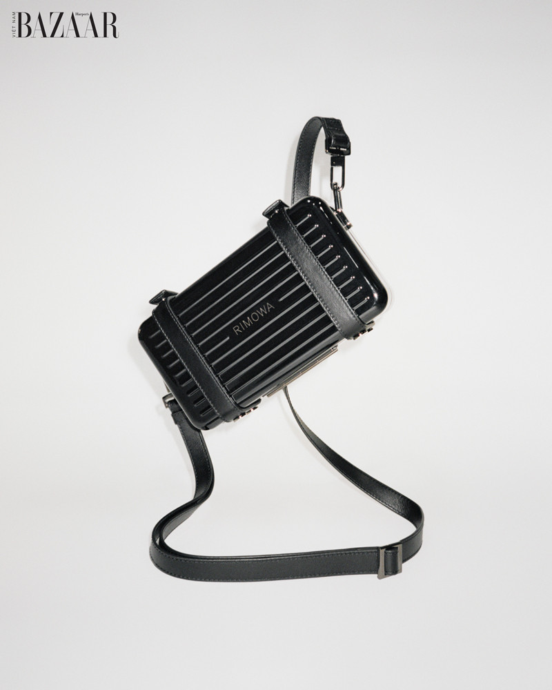 KHÔNG CHỈ SẢN XUẤT VALI, RIMOWA CÒN RA MẮT TÚI ĐEO CHÉO NGƯỜI TRENDY
