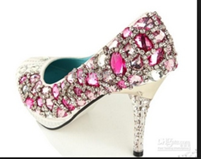 Quỹ sáng lập giày dép Two Ten tăng lên 2,3 triệu USD