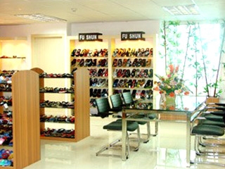 Cuộc biểu tình Hồng Kông ảnh hưởng đến doanh số bán đồ da cao cấp 