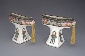  Chính phủ Ecuador áp đặt thuế giày lên đến 45%