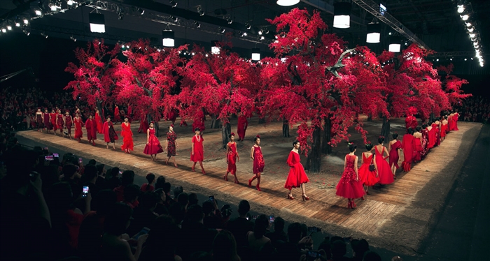 14 khoảnh khắc “vàng” của Đỗ Mạnh Cường với thời trang Việt