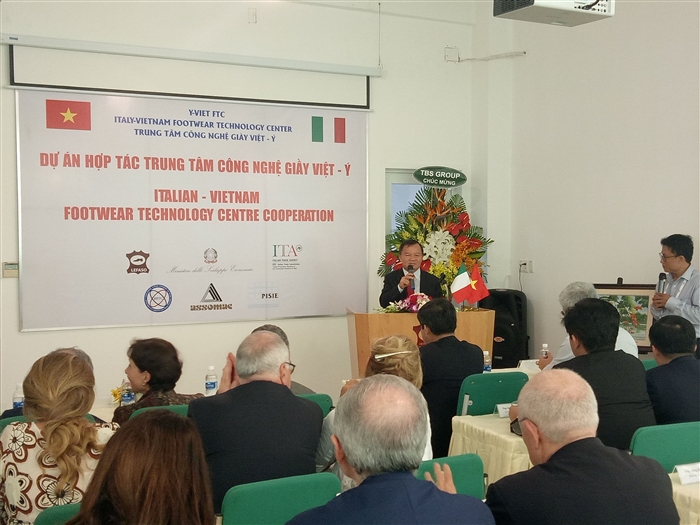 Italy muốn cùng Việt Nam nâng cao chất lượng sản phẩm giày da
