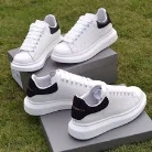 Thu giữ lô giày Stan Smith nhái giá 150.000 đồng/đôi