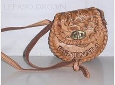 Một số ít xưởng thuộc da tại León thu lợi từ nhu cầu ô tô 