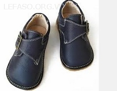 Doanh số bán giày đỏ nóng tăng đáng kể 